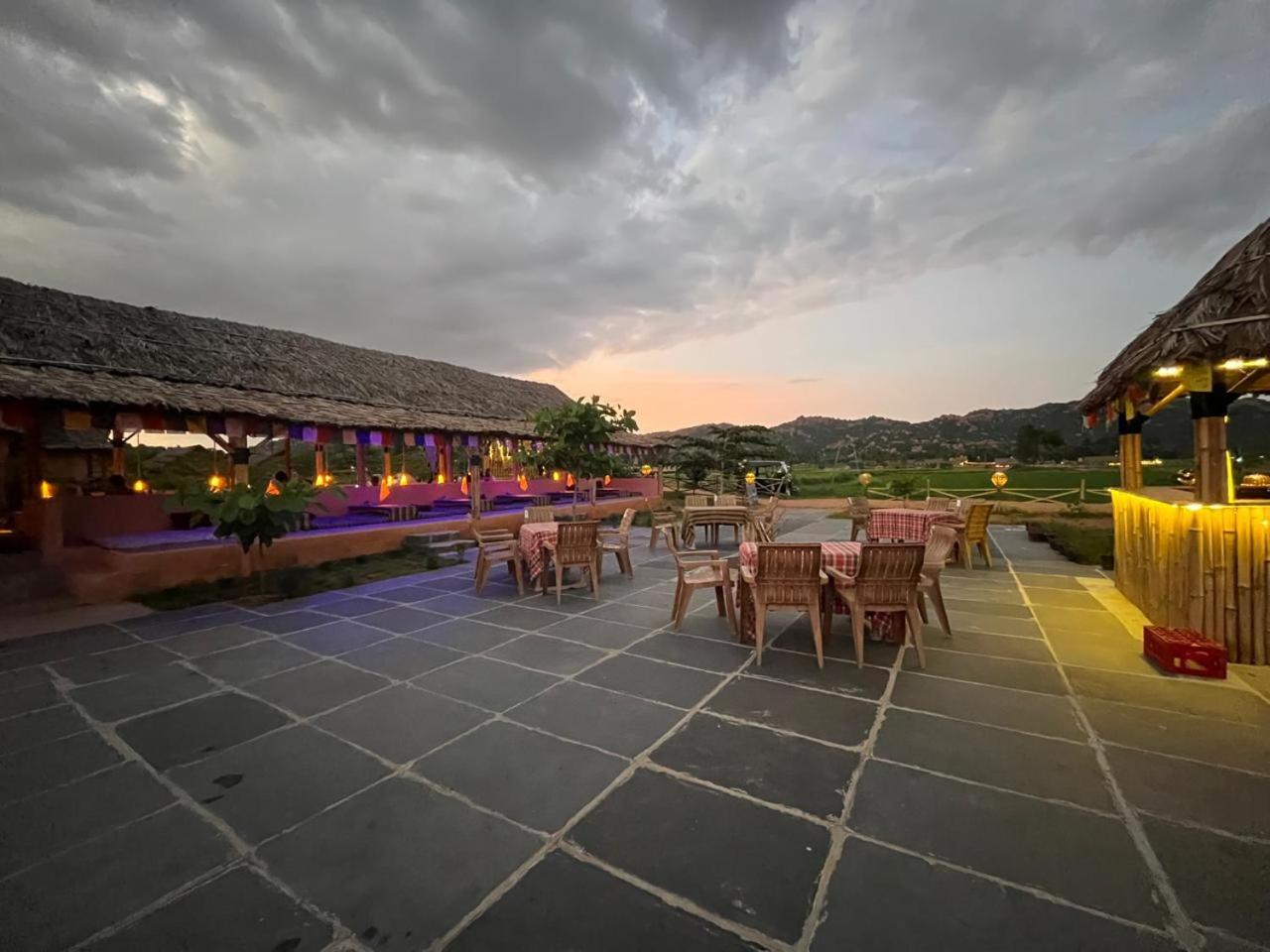 Hampi Rasta Cafe Hotel Екстериор снимка