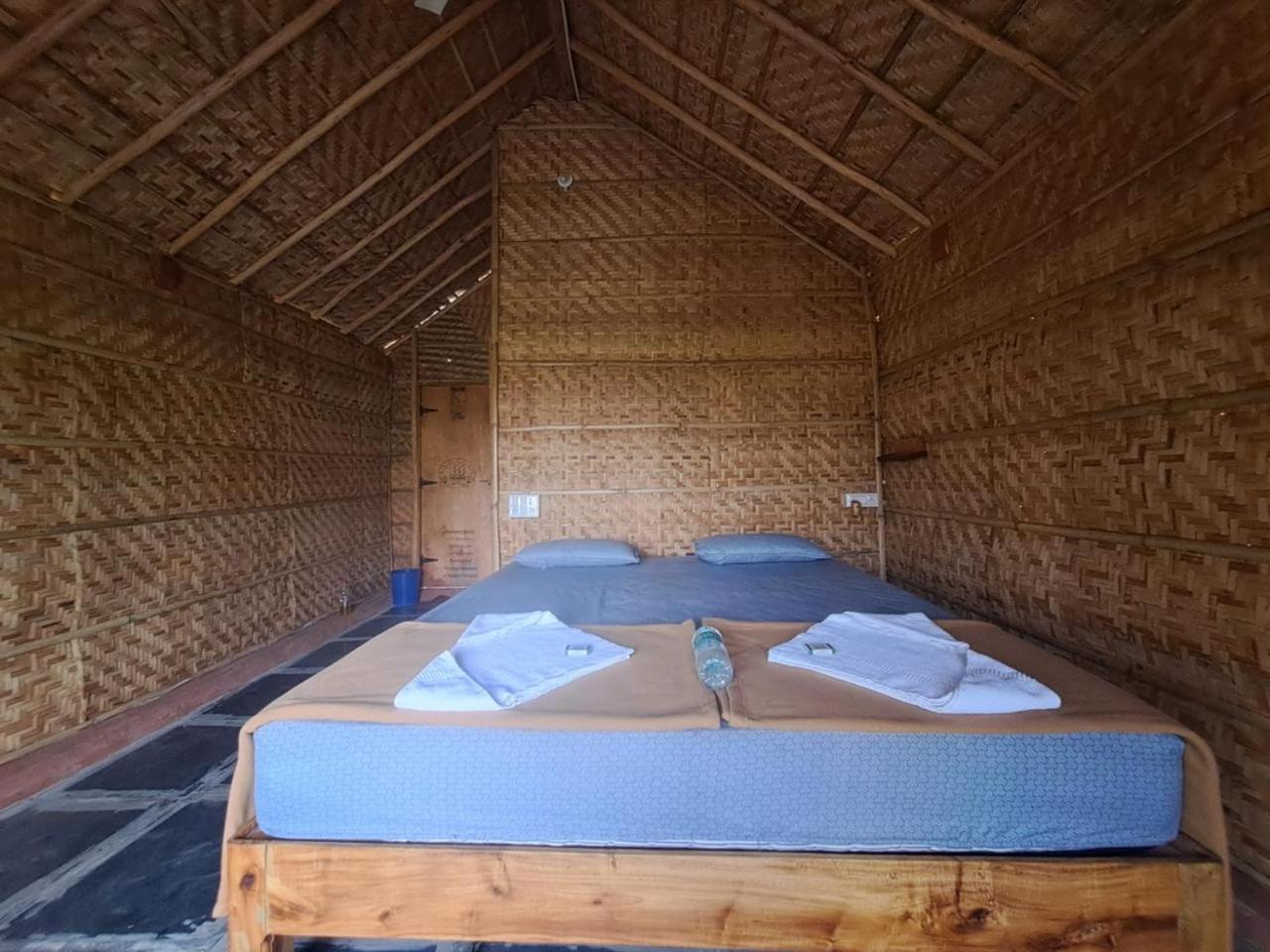 Hampi Rasta Cafe Hotel Екстериор снимка