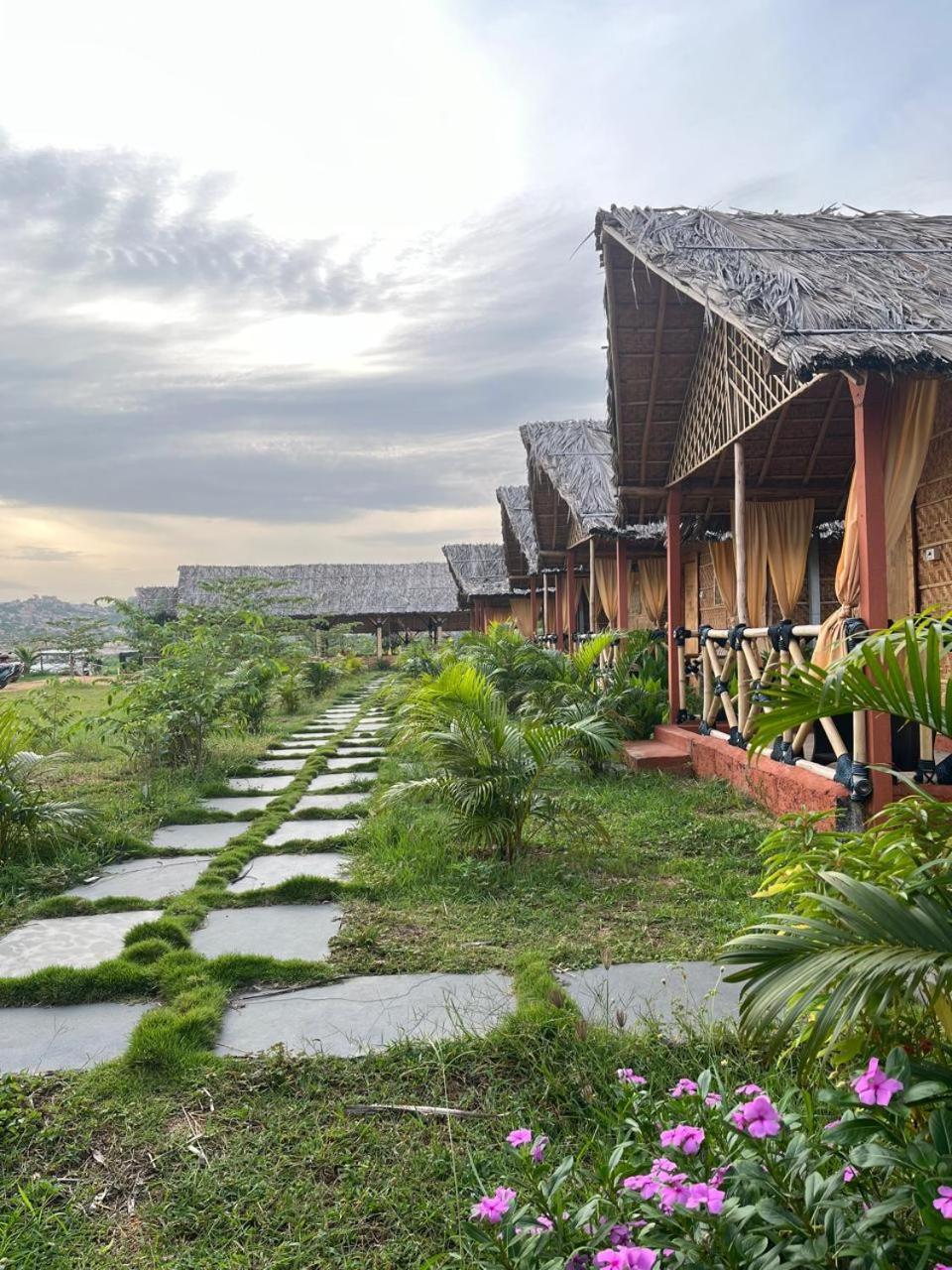 Hampi Rasta Cafe Hotel Екстериор снимка