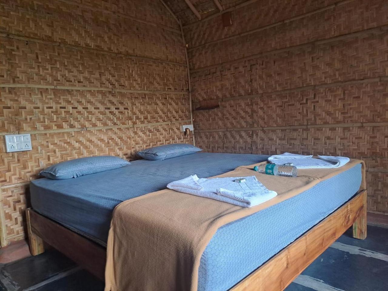 Hampi Rasta Cafe Hotel Екстериор снимка